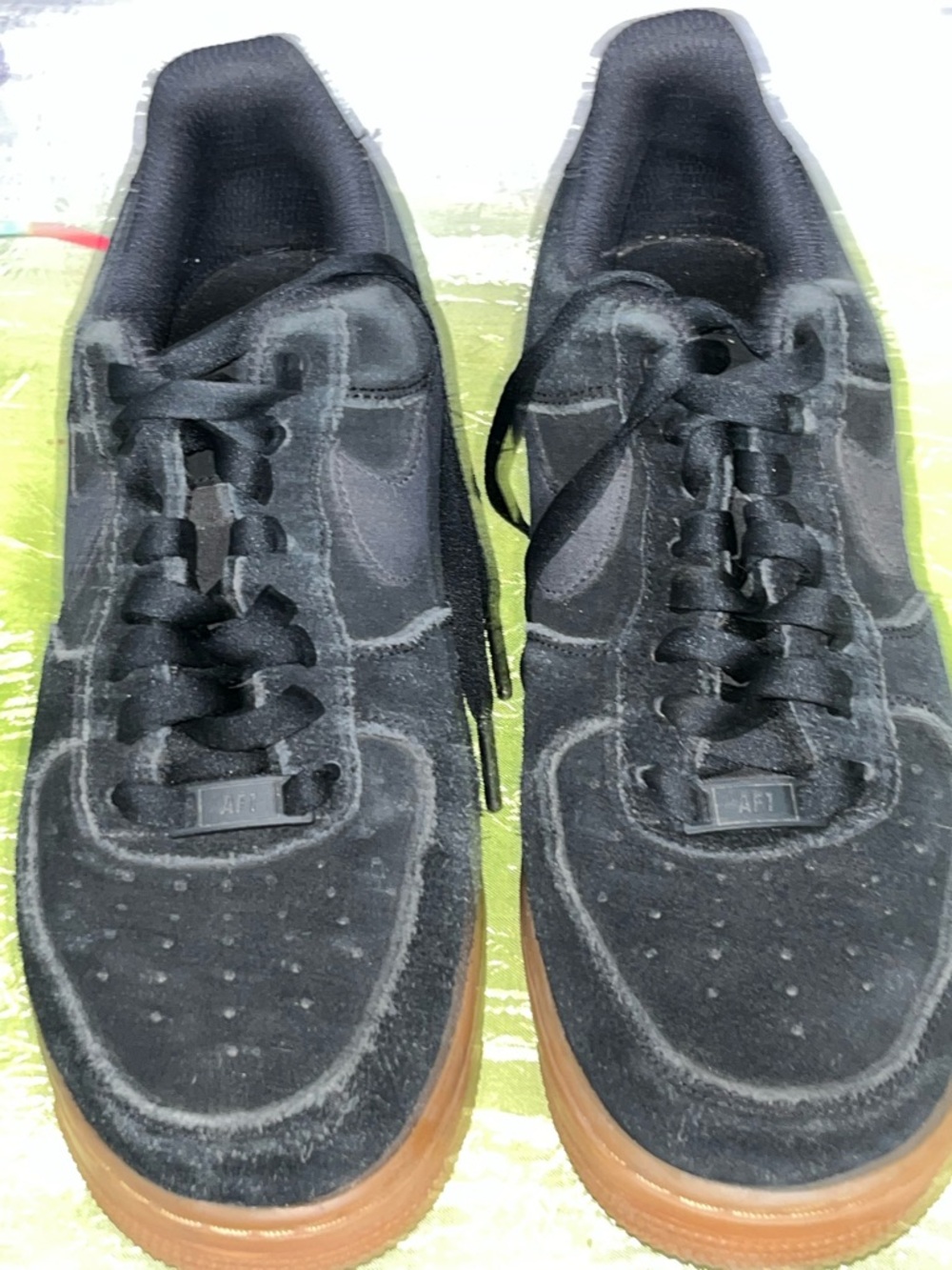 Nike Men’s Black Suede Sneakers with Gum Outsole Sz 9